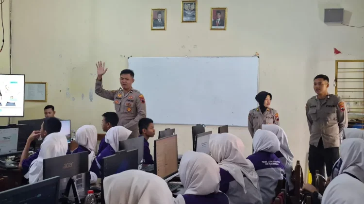 Polres Demak Ajarkan Pelajar Cara Bijak Menggunakan AI