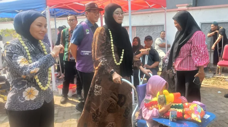 Disabilitas Muria Raya Mendapatkan Bantuan Kaki Palsu dan Kursi Roda