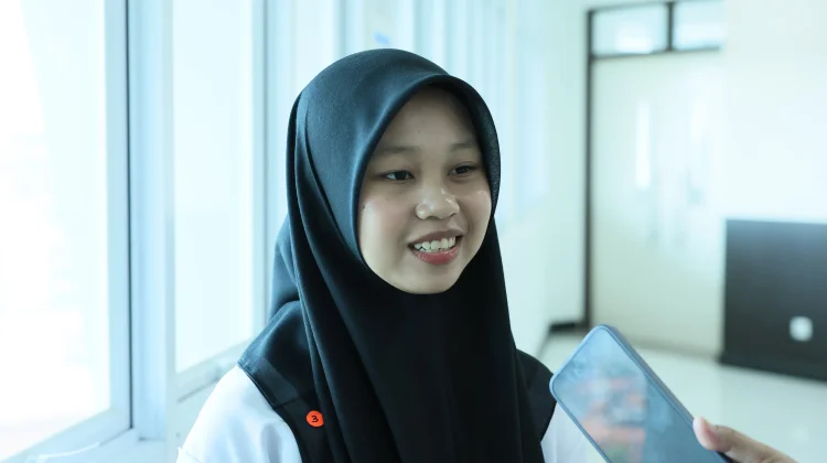 Beasiswa Santri Jateng Antar Aqila Tempuh Pendidikan di Kedokteran Gigi Undip