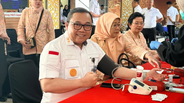 Peduli Sesama, Kemenkum Jateng Donorkan Seratus Kantong Darah untuk Warga