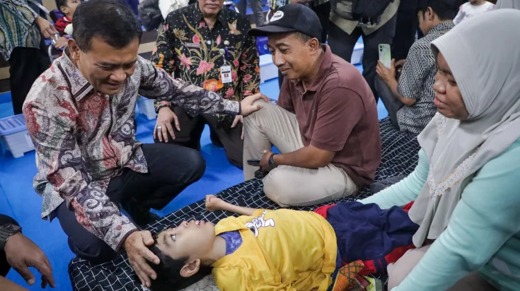 Pemprov Jateng Salurkan 181 Kursi Roda Adaptif, Bantu Anak Difabel Lebih Mandiri