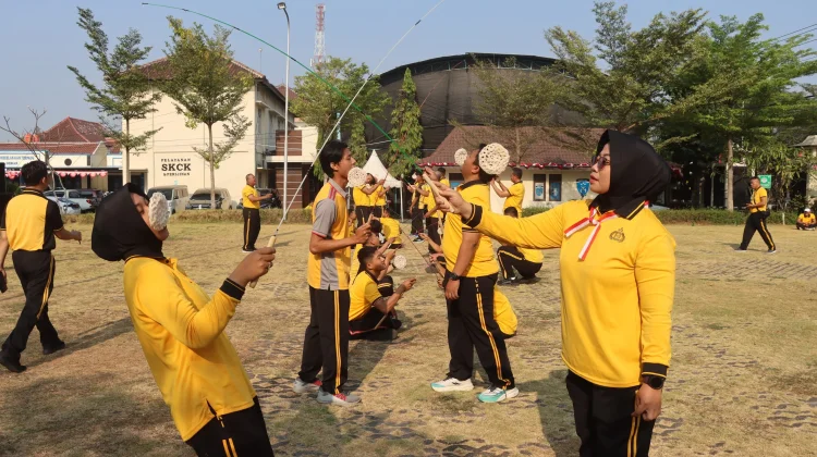 Semarak HUT ke-81 RI, Polres Demak Adu Kekompakan Lewat Lomba Unik