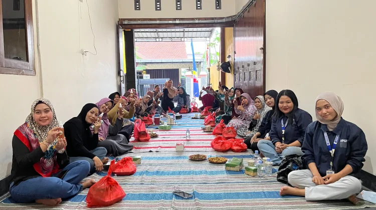Mahasiswa KKN UPGRIS Bandungrejo Gelar Sosialisasi Spray Anti Nyamuk Daun Sereh