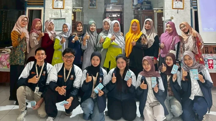 Amankan Dokumen, Ibu-Ibu PKK Kedunggading Belajar Lindungi Arsip Keluarga