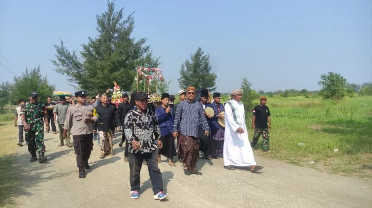 Kirab Budaya Tandai Pembukaan Wisata Pantai Laris Manis di Rowosari Kendal
