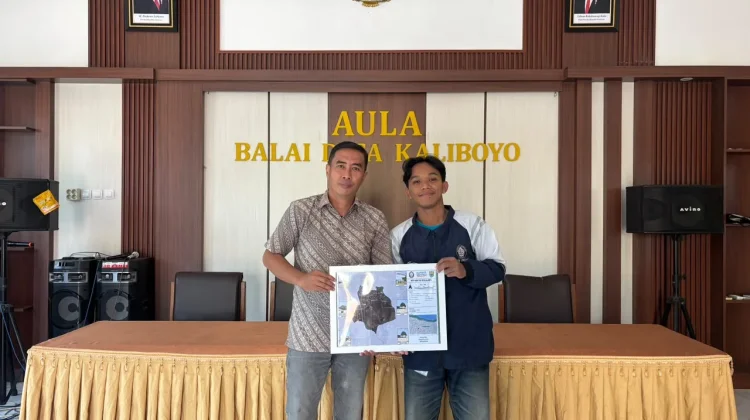 Mahasiswa KKN Undip Serahkan Peta Informasi dan Fasilitas Desa Kaliboyo