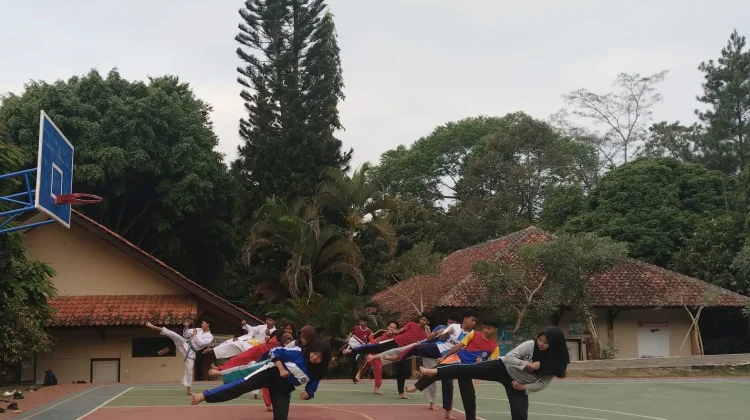 Bentengi Diri lebih Kokoh, Pelajar SMA Bandar Tekuni Ekstrakurikuler Karate