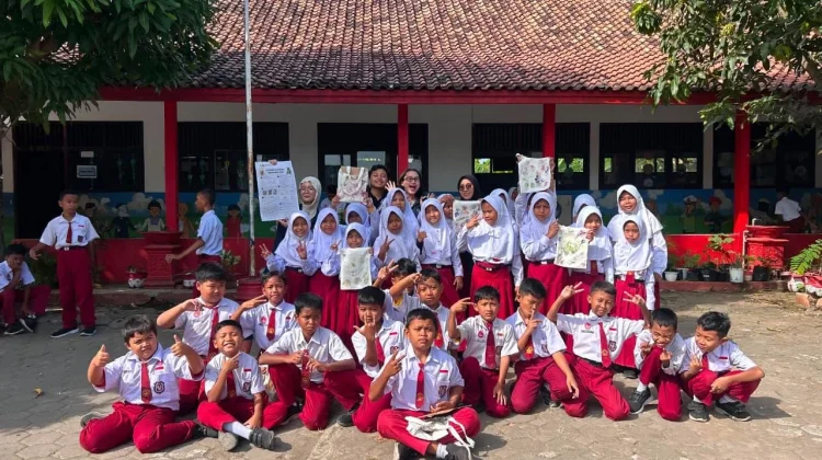 Dari Daun Menjadi Karya, KKN Undip Ajak Siswa SD Rejosari Berkreasi Lewat Ecoprint