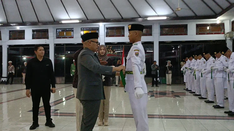 Resmi Dikukuhkan, 75 Paskibraka Batang Siap Kibarkan Sang Merah Putih