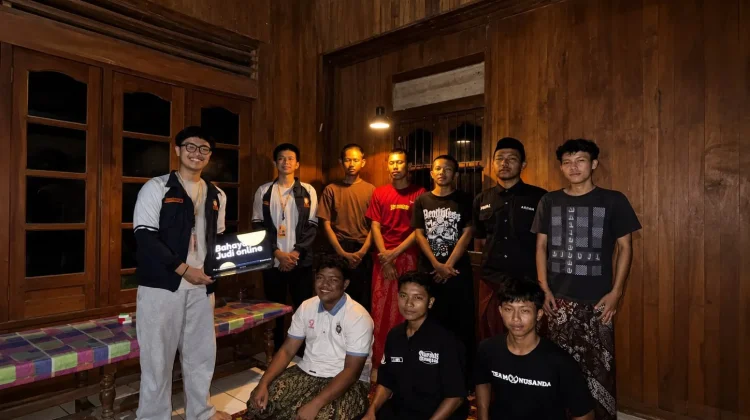 Sekali Terjerat Sulit Lepas, KKN Undip Gaungkan Bahaya Judi Online di Kedunggading