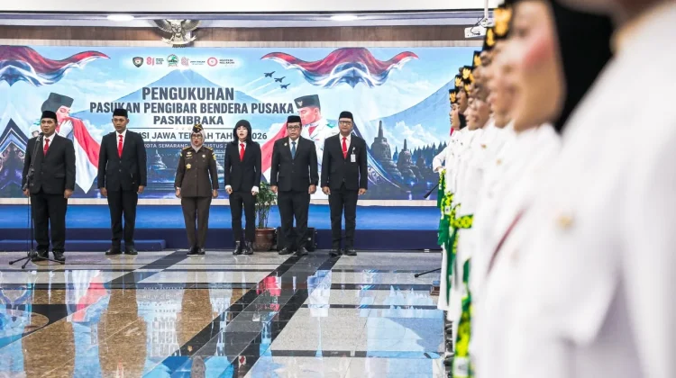 Taj Yasin Kukuhkan 45 Paskibraka, Tekankan Integritas dan Disiplin