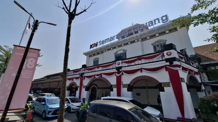Semarak HUT RI, Stasiun KAI Semarang Hadirkan Nuansa Merah Putih
