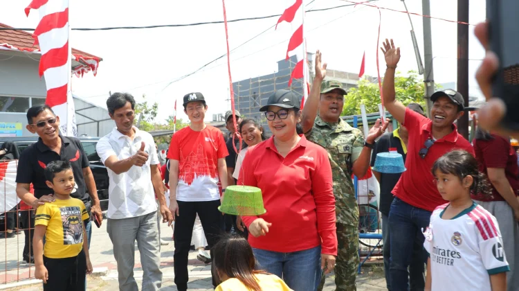 Sambil Nyanyi dan Ajak Warga Tebak-Tebakan, Agustina Sapa Warga di Perayaan HUT RI