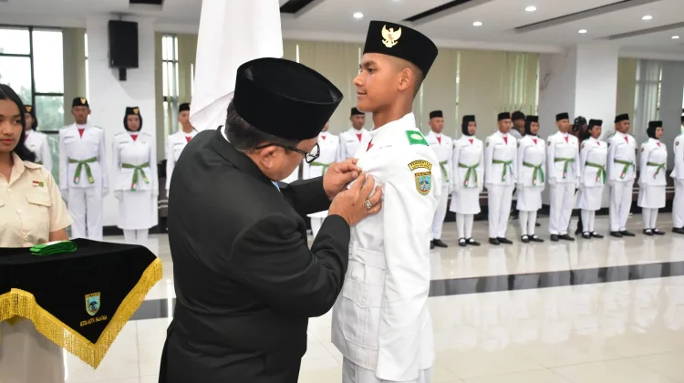 Jelang HUT RI, Wali Kota Kukuhkan 82 Anggota Paskibraka Kota Salatiga