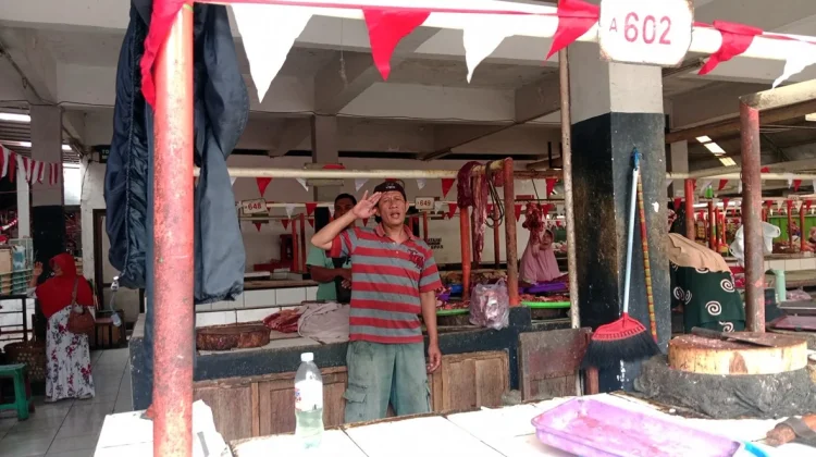 Pupuk Jiwa Nasionalisme, Pedagang Pasar Rejowinangun Gelar Upacara 17-an