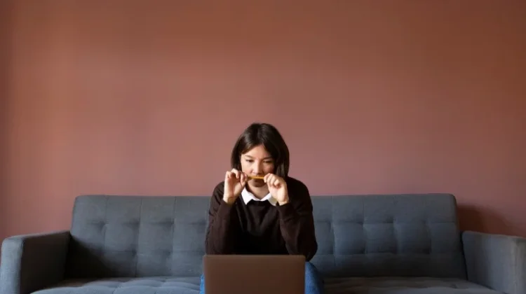 Belajar Berdamai dengan Pikiran, Ini 7 Cara Mengurangi Overthinking
