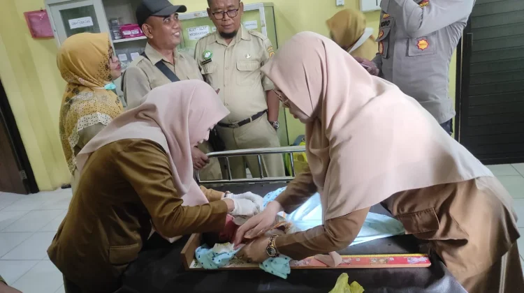 Ari-ari Masih Menempel, Bayi Perempuan Ditemukan Warga di Pati