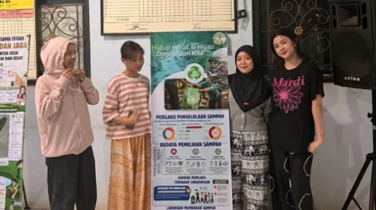 Tingkatkan Kesadaran Warga, KKN Undip Olah Data Survei Sampah Jadi Banner Edukasi