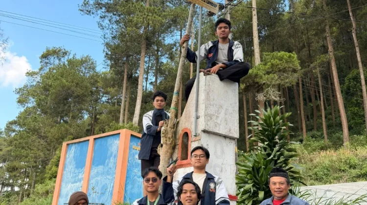 Tim KKN Undip Hadirkan Penerangan Jalan Berbasis Energi Surya di Dusun Kaliduren