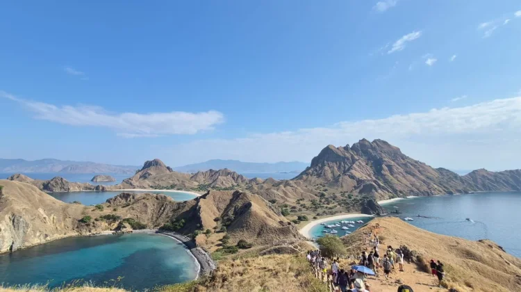 Pulau Padar, Menyaksikan Potret Keindahan Lautan Labuan Bajo