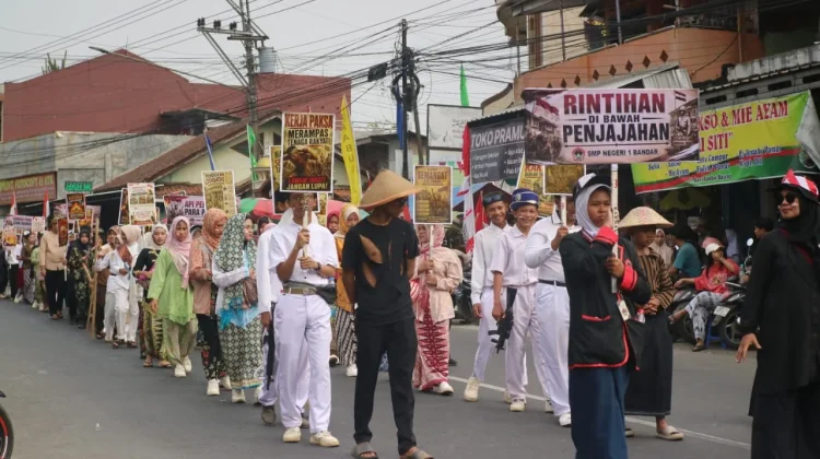 Meriahnya Karnaval Kemerdekaan di Bandar, Peserta Tampilkan Ragam Kreativitas
