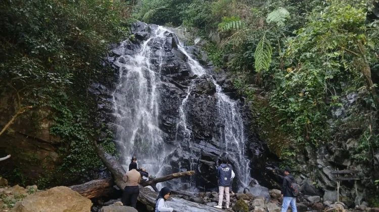 Curug Cemoro Kembar, Air Terjun Eksotis yang Tersembunyi di Lereng Ungaran