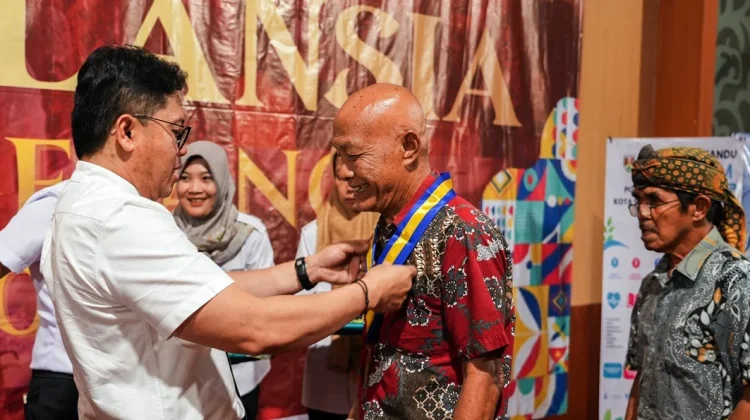 Sekolah Lansia Bekali 297 Warga Magelang Hadapi Masa Tua dengan Mandiri