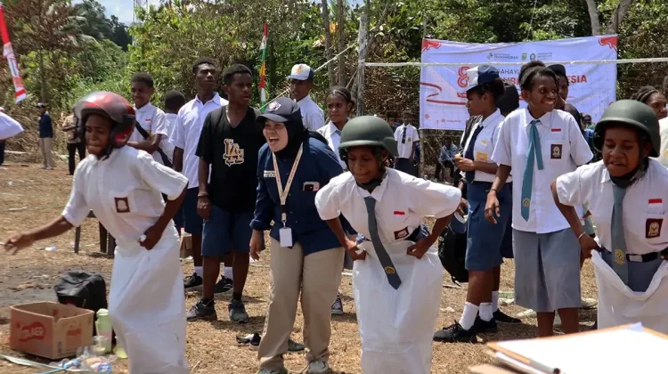TEP Undip Eratkan Kebersamaan Warga Perbatasan Papua di HUT RI
