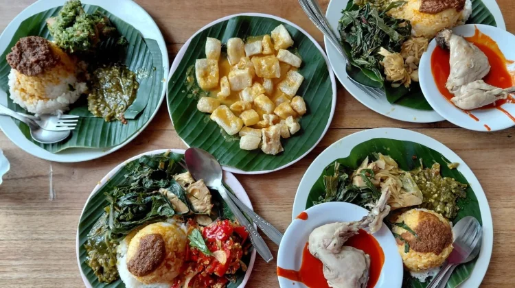 Tren Kuliner Terus Berganti, Nasi Padang Tetap Jadi Pilihan