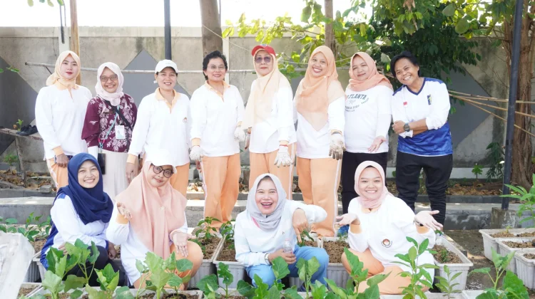 Dharma Wanita Kemenkum Jateng Kembangkan Greenhouse untuk Ketahanan Pangan