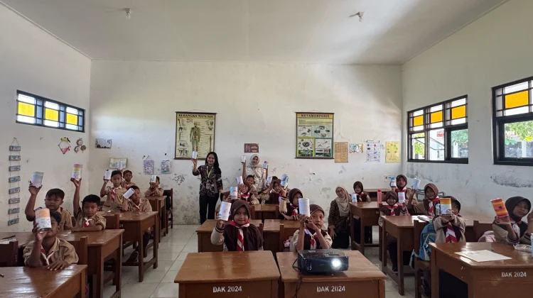 Edukasi Menabung, Mahasiswa KKN Undip Tingkatkan Literasi Keuangan SDN 3 Sidokare