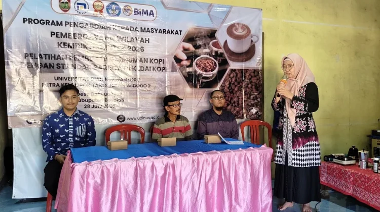 Tingkatkan Mutu Produk, Peneliti Udinus Latih Petani Olah Kopi Standar Barista