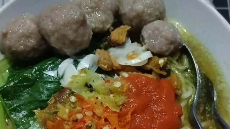 Nikmatnya Semangkuk Mie Ayam Bakso yang Hangat