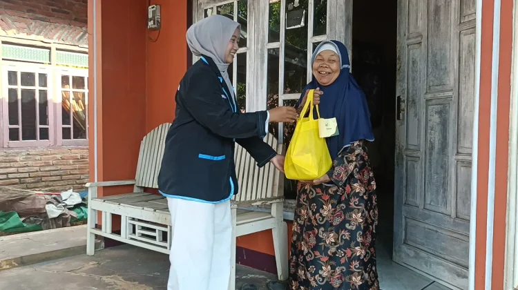 Salurkan Sembako, Pelajar Rayakan HUT SMA Wonotunggal Batang dengan Berbagi
