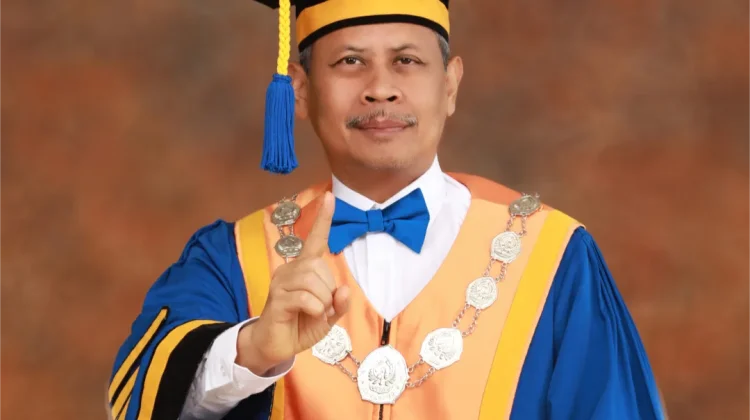 Dekan FISIP Undip Prof. Teguh Yuwono Raih Guru Besar Tata Kelola Pemerintahan