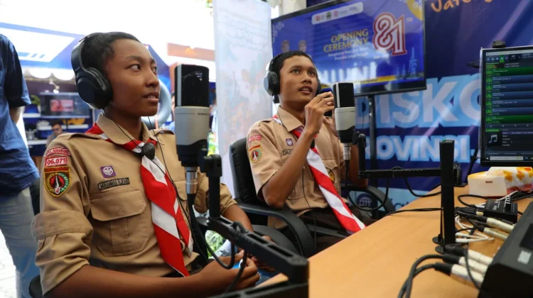 Mendadak Siaran, Pengunjung Pameran UMKM Jateng Rasakan Serunya Jadi Penyiar