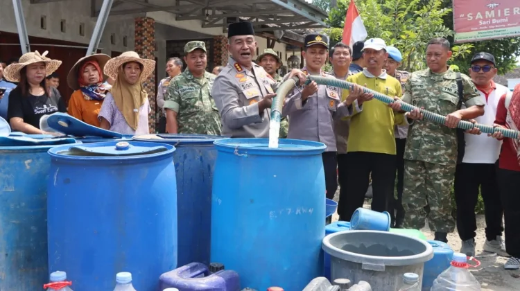 Bantu Warga Terdampak Kemarau, Polresta Pati Salurkan 44.000 Liter Air Bersih