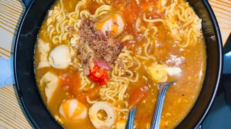 Seblak, Jajanan Pedas yang Menggugah Selera