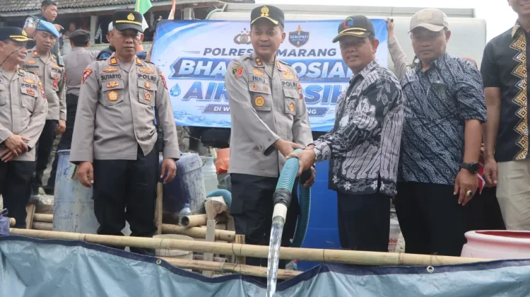 Krisis Air Bersih, Polres Semarang Distribusikan 23 Ribu Liter Air bagi Warga Jagir