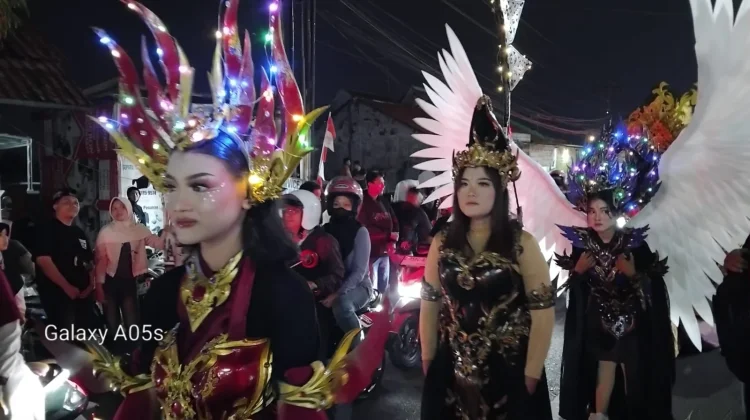 Bangga akan Budaya, Pelajar SMPN 9 Kenakan Kostum Unik