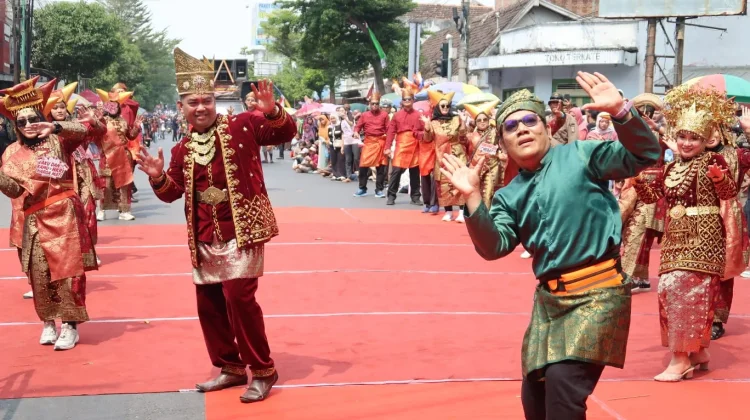 Karnaval Pembangunan HUT ke-81 RI di Rembang Jadi Panggung Kreativitas Warga