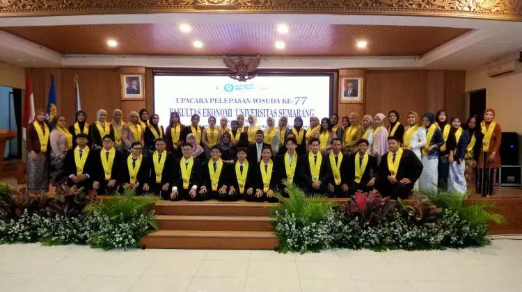 Lepas Calon Wisudawan, Dekan FE USM Tekankan Pentingnya Kontribusi ke Masyarakat