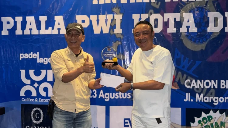 Wartawan PWI Jateng Juarai Turnamen Biliar Antarwartawan di Depok