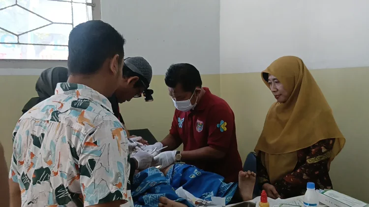Rayakan HUT RI, Dinkes Batang Berikan Layanan Khitan Gratis