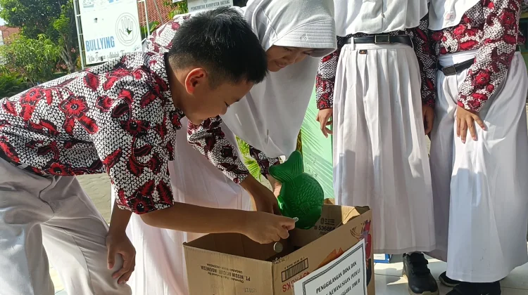 Peduli Korban Gempa NTT, Ratusan Pelajar SD di Batang Donasikan Uang Saku