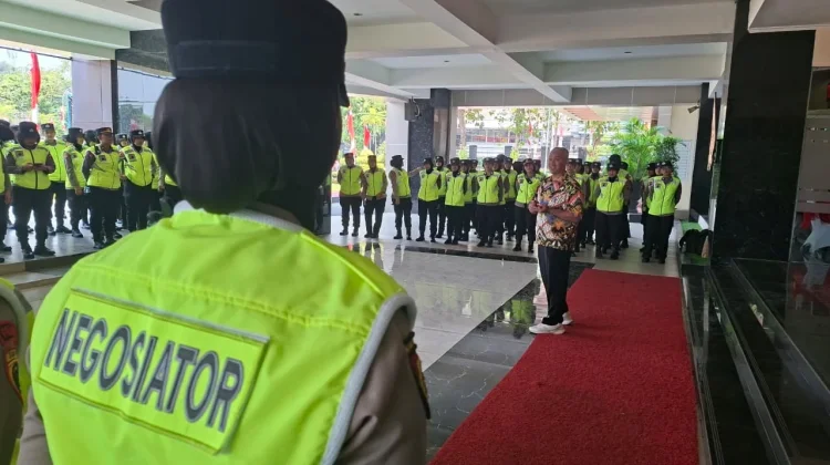 Jaga Penyampaian Pendapat Tetap Damai, Polda Jateng Terjunkan Polwan Negosiator
