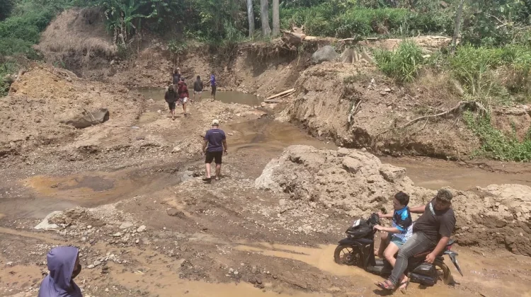 Warga Pati Desak Tambang Galian C Ilegal Ditutup, Akses Lokasi Dipasangi Portal