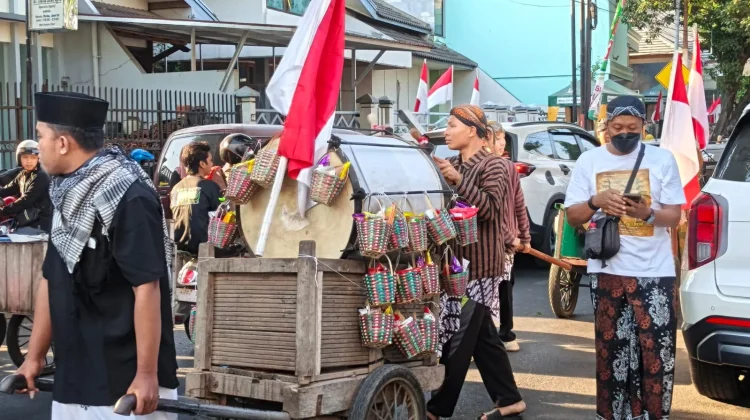 Rawat Kebersamaan, Warga Desa Demaan Kudus Bangkitkan Tradisi Golok – Golok Menthok