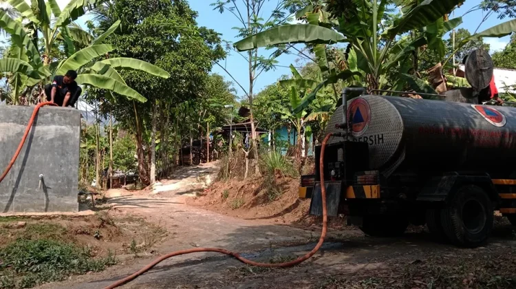 Sumur Mengering, Puluhan KK di Dusun Beteng Magelang Andalkan Bantuan Air Bersih