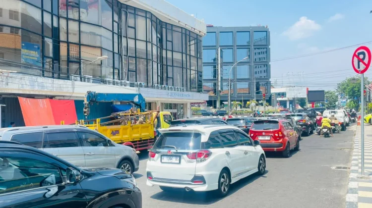 Parkir Sembarangan Bikin Jalan Tanjung Macet, Dishub Kota Semarang Turun Tangan